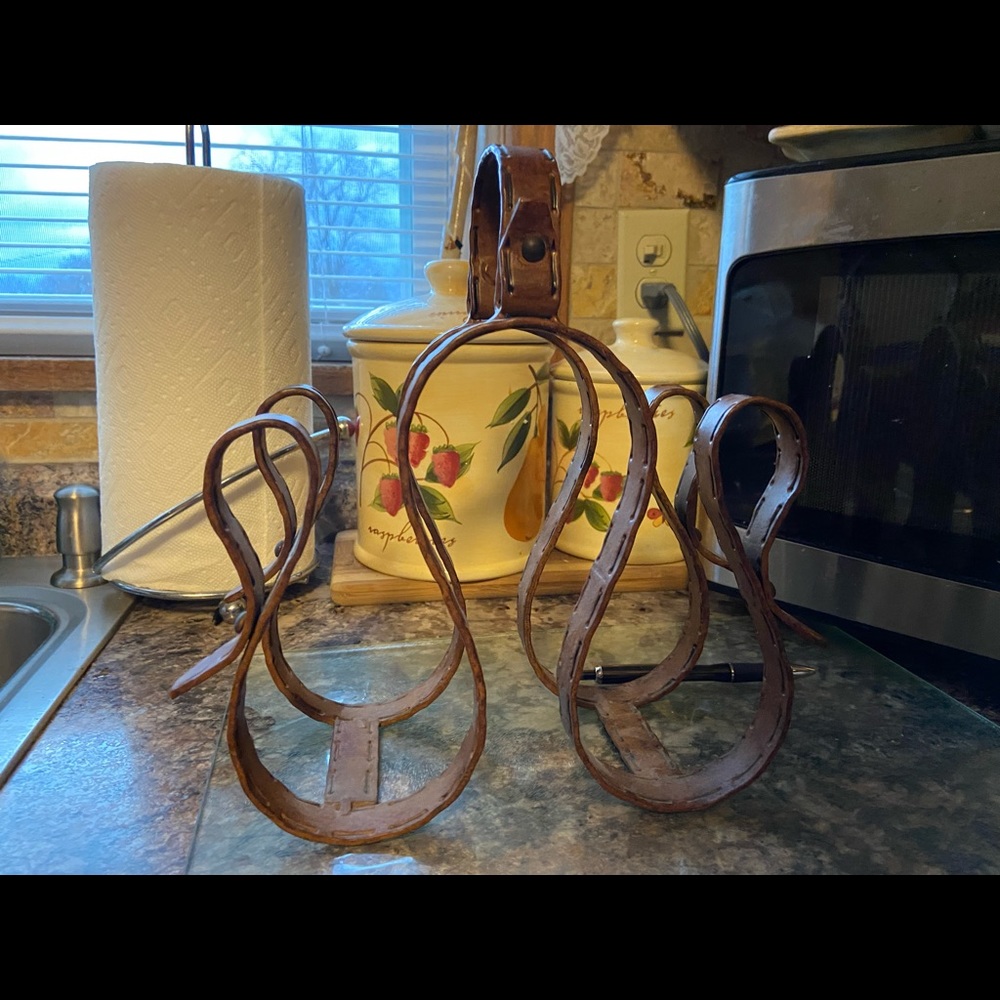 Wine rack like a saddle